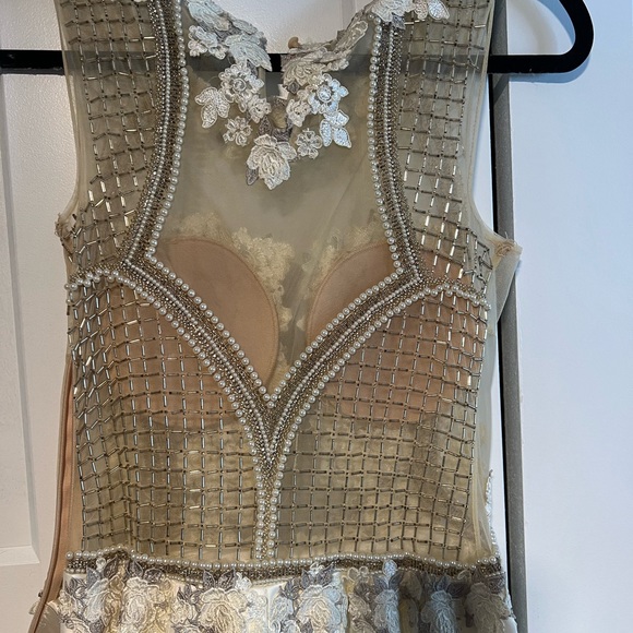 Stunning cream/satin dress - Picture 4 of 6